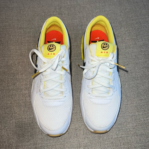 Women’s Nike shoes - Picture 2 of 3